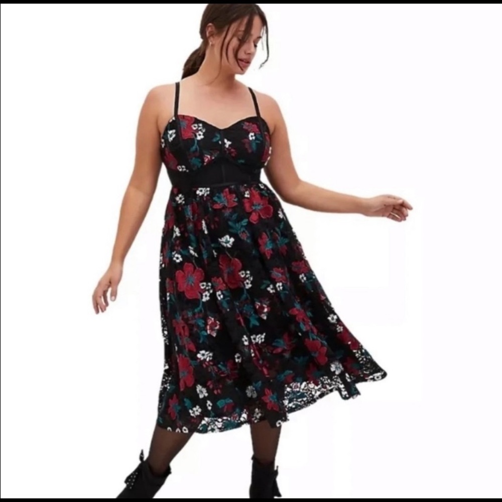 NWT Torrid Black Embroidered Floral Lace Special Occasion Dress Size 16